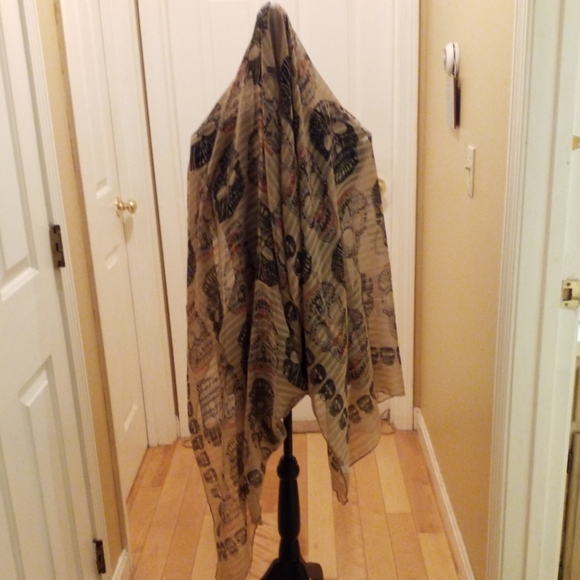 **1 LEFT** Phenomenal Skull Design Scarf - Picture 5 of 5